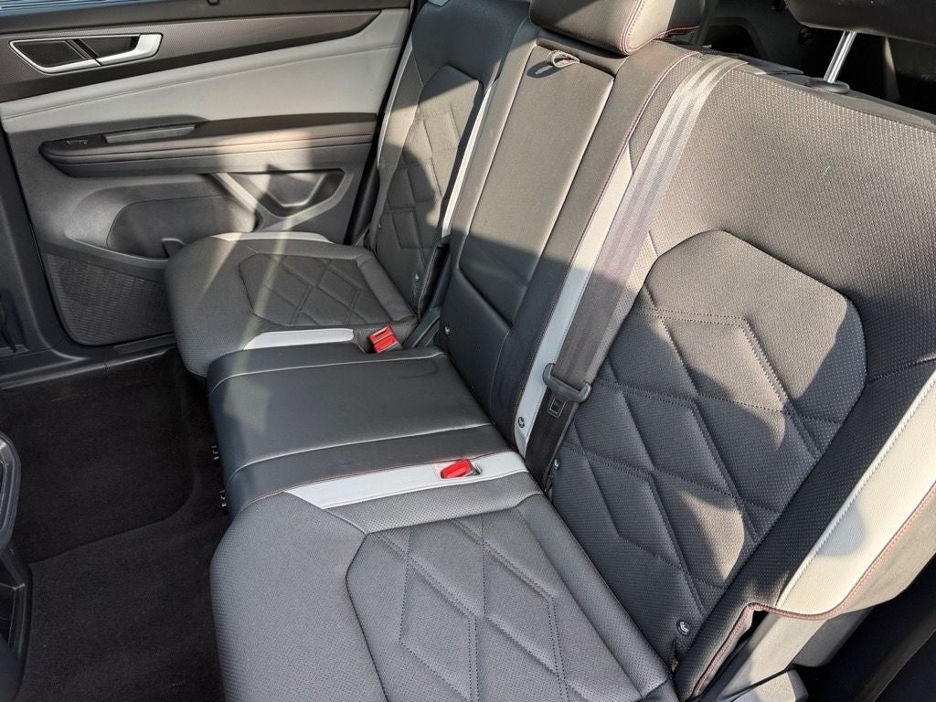 2024 Volkswagen Atlas 2.0T Peak Edition SE w/Technology