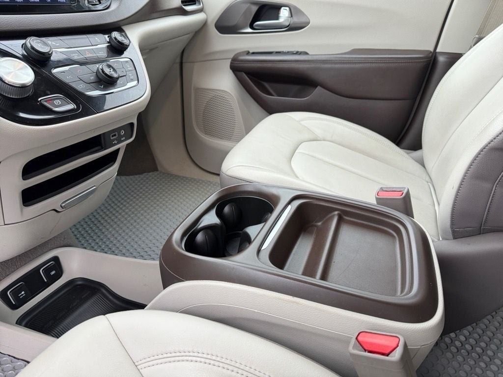 2017 Chrysler Pacifica Touring-L