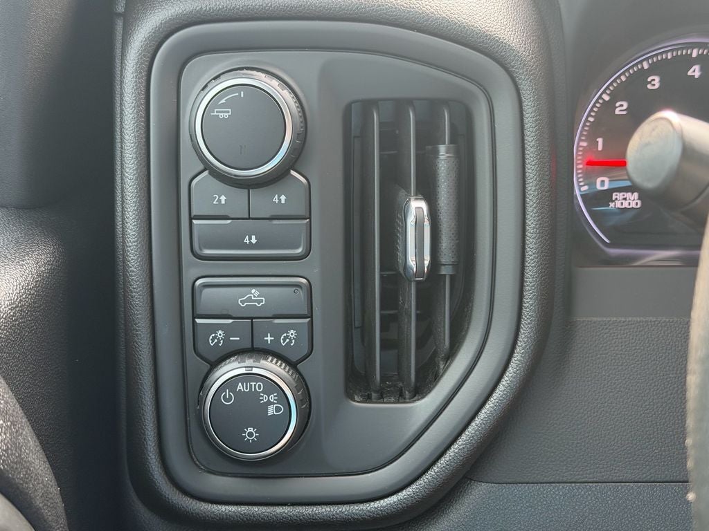 2023 Chevrolet Silverado Custom