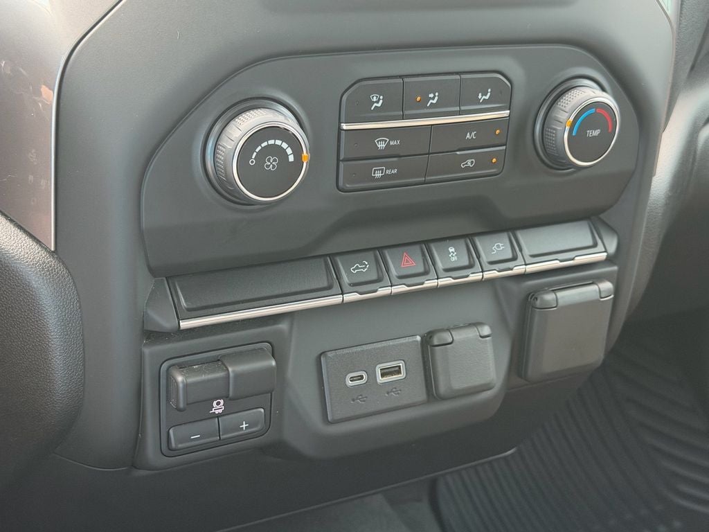 2023 Chevrolet Silverado Custom