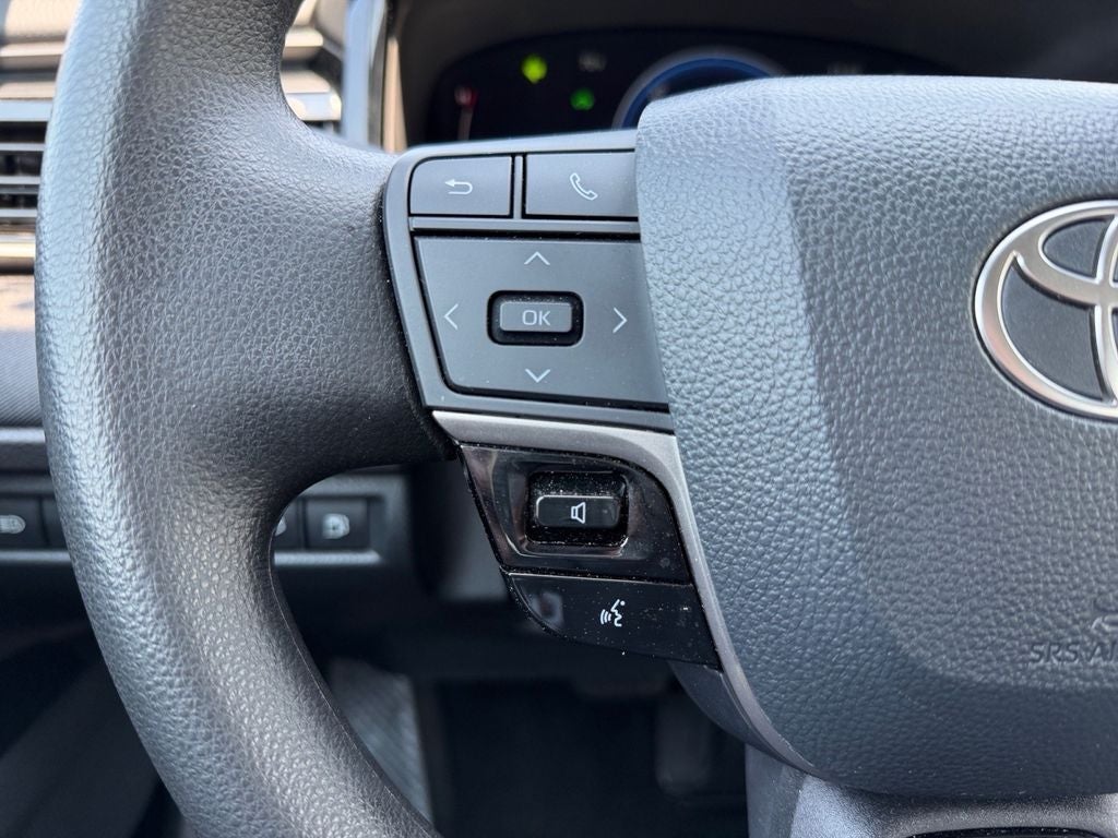 2025 Toyota Camry Hybrid LE