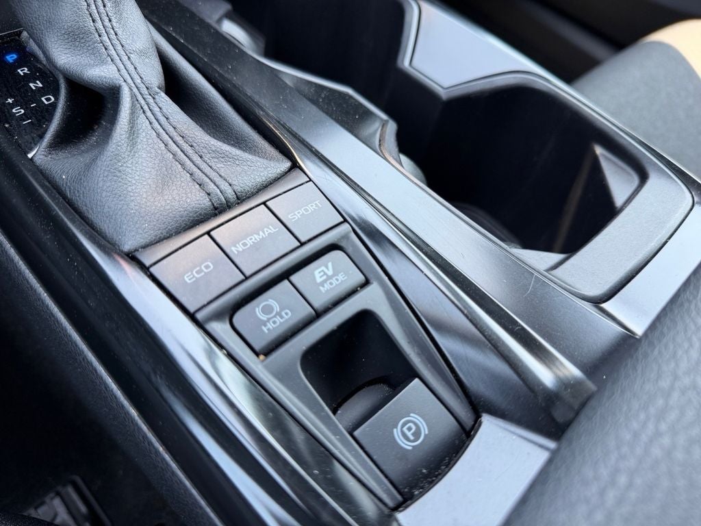 2025 Toyota Camry Hybrid LE