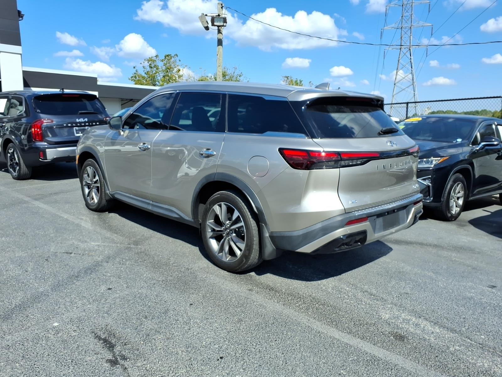 2023 INFINITI QX60 LUXE