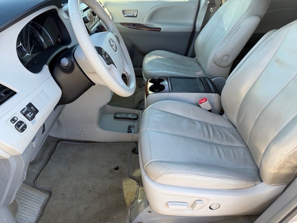 2013 Toyota Sienna XLE