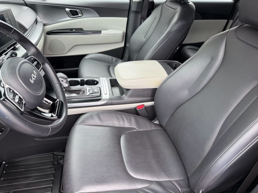 2023 Kia Carnival LX