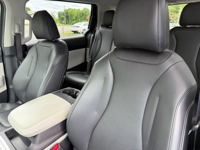 2023 Kia Carnival LX