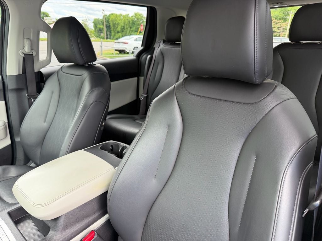 2023 Kia Carnival LX
