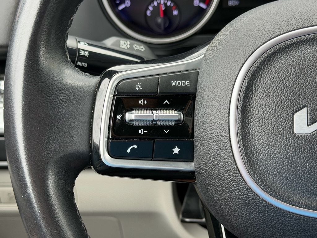 2023 Kia Carnival LX