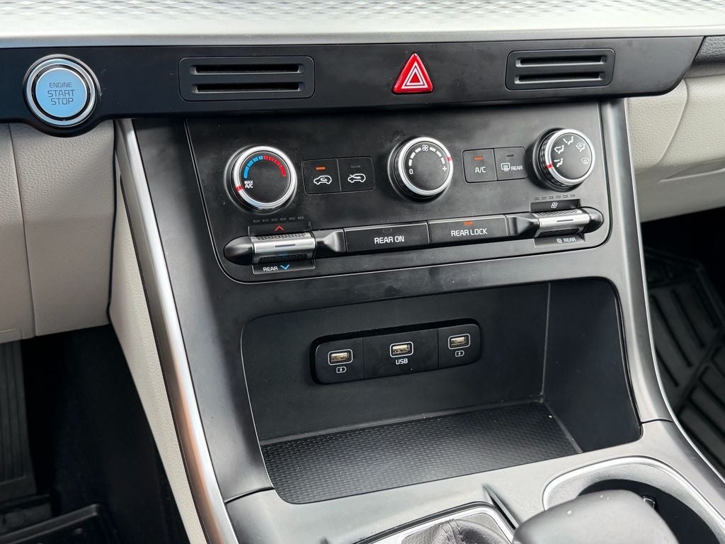 2023 Kia Carnival LX