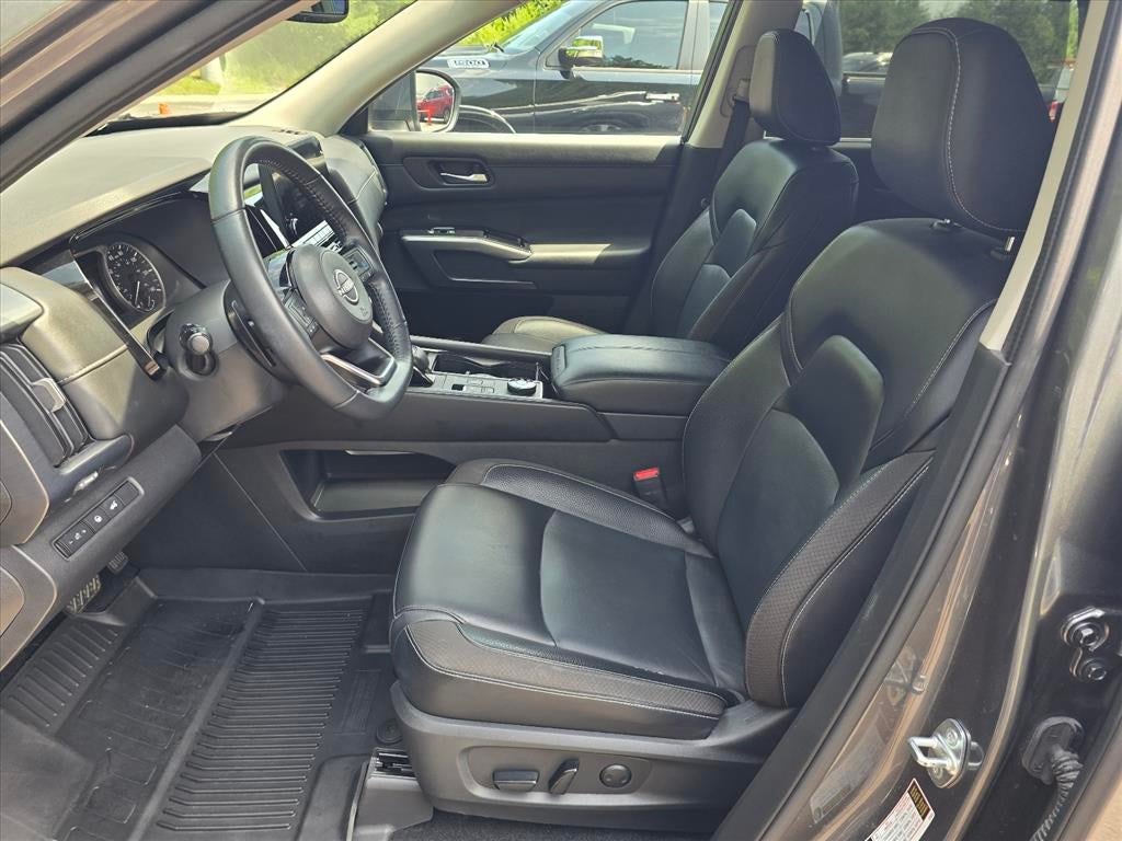 2022 Nissan Pathfinder SL