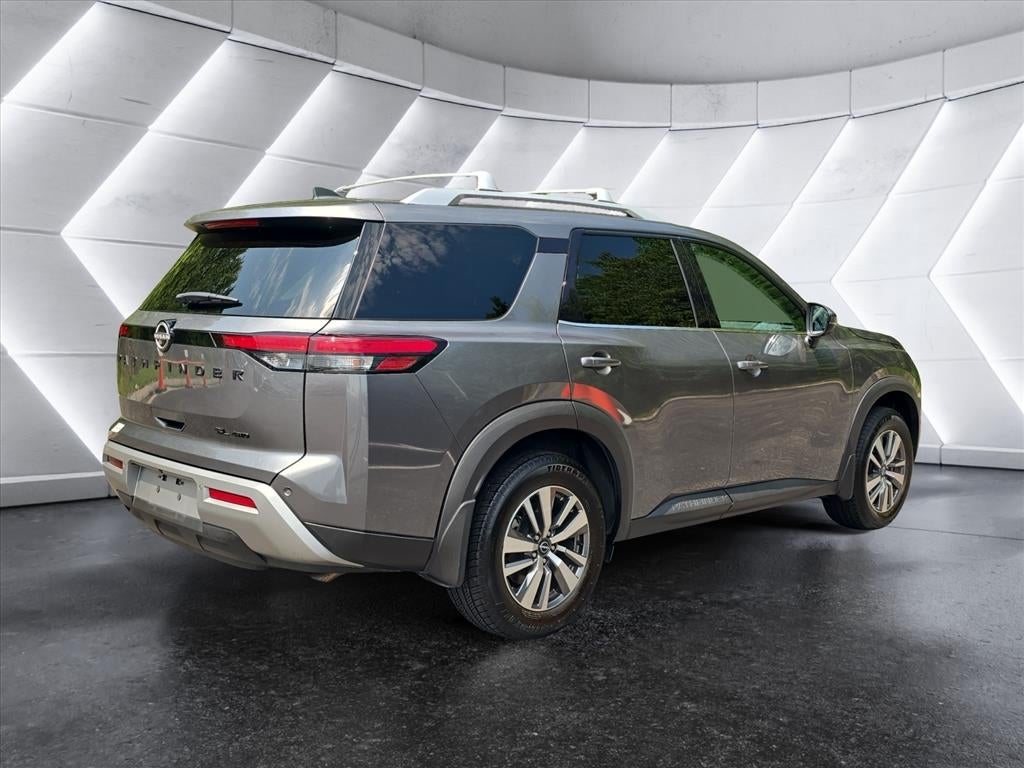 2022 Nissan Pathfinder SL