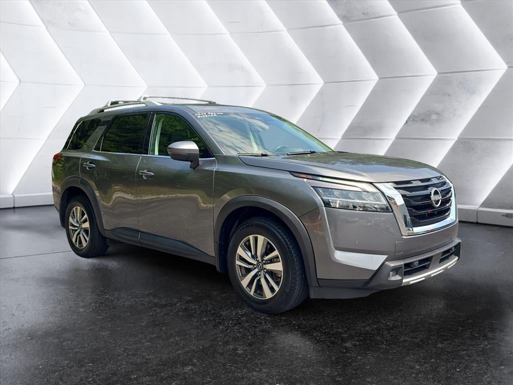2022 Nissan Pathfinder SL