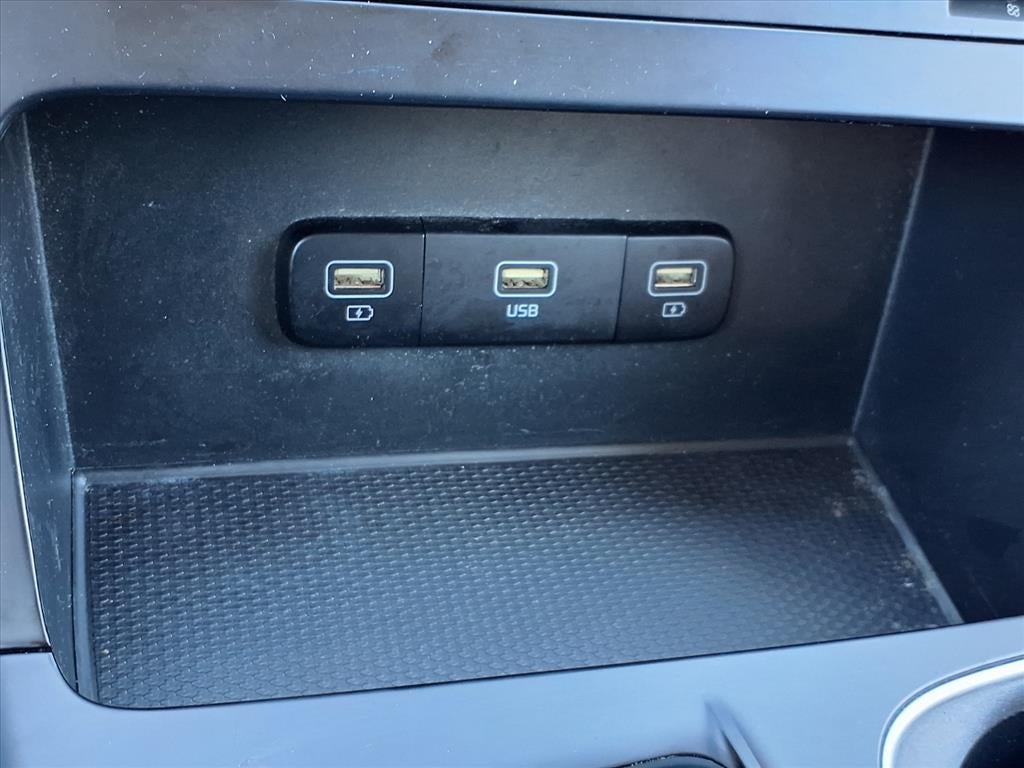 2022 Kia Carnival LX