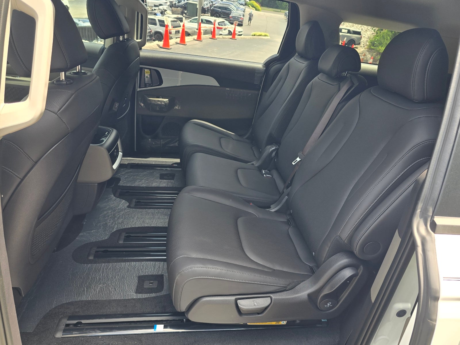 2027 Kia Carnival LXS
